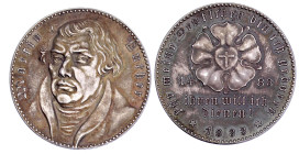 Medaillen

Medailleure

Goetz, Karl

Silbermedaille 1933. Martin Luther. 36 mm; 19,95 g. vorzüglich/Stempelglanz, mattiert, schöne Patina. Kiena...