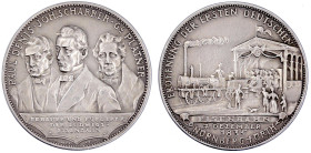 Medaillen

Medailleure

Goetz, Karl

Silbermedaille 1935. Hundert Jahre Eisenbahnstrecke Nürnberg-Fürth. 36 mm; 19,70 g. vorzüglich/Stempelglanz...