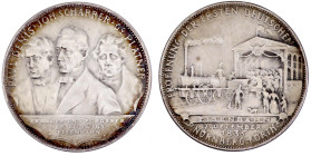Medaillen

Medailleure

Goetz, Karl

Silbermedaille 1935. Hundert Jahre Eisenbahnstrecke Nürnberg-Fürth. 36 mm; 19,70 g. vorzüglich/Stempelglanz...