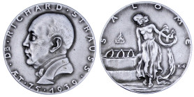 Medaillen

Medailleure

Goetz, Karl

Weißmetallmedaille 1939 auf den 75. Geburtstag Richard Strauss/Salome, 36 mm; 18,85 g. vorzüglich, sehr sel...