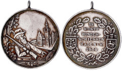 Medaillen

Schützenmedaillen

Hagen i.W

Tragb. Silbermedaille 1904, auf das 19. Westf. Bundes-Schiessen. Schütze mit geschultertem Gewehr vor S...