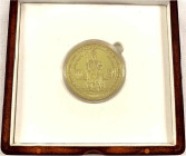 Medaillen

Städtemedaillen

Frankfurt am Main

Vergoldete Bronzemedaille o.J.(1994). Nachbildung der Goldbulle Kaiser Karls IV. (1346-1378) vom ...