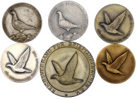 Medaillen

Tiermotive

Geflügel

6 Medaillen Brieftaubenwesen/Reisebrieftaubenwesen der 1930er Jahre. 3 X Silber, 1 X Bronze, 2 X Zink bronziert...