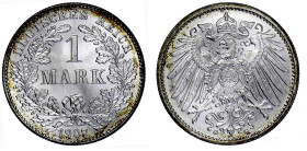 Reichskleinmünzen

1 Mark großer Adler, Silber 1891-1916

1907 G. fast Stempelglanz, etwas Patina. Jaeger 17.