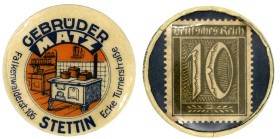 Notmünzen/Wertmarken, deutschsprachig

Stettin (Pommern)

Briefmarkenkapselgeld, Gebrüder Matz... o.J. Plasikhülle mit 10 Pf. Ziffern, MUG graubla...
