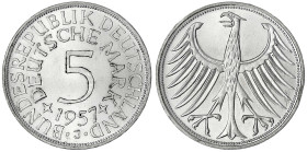 Münzen der Bundesrepublik Deutschland

Kursmünzen

5 Deutsche Mark Silber 1951-1974

1957 J. fast Stempelglanz, Prachtexemplar. Jaeger 387.