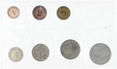 Münzen der Bundesrepublik Deutschland

Kursmünzensätze

1 Pfennig - 5 Deutsche Mark, 1964-2001

1966 F, o.B.H., jedoch ist die Folie beschädigt ...