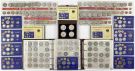 Münzen der Bundesrepublik Deutschland

Lots Bundesrepublik

Interessanter Posten in 2 Alben und 3 Schachteln. Die ersten fünf 5 DM Gedenkmünzen Ge...