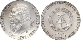 Münzen der Deutschen Demokratischen Republik

Gedenkmünzen der DDR

20 Mark 1967, Humboldt. Randschrift läuft links herum. Stempelglanz. Jaeger 15...