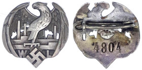 Orden und Ehrenzeichen

Deutschland

Drittes Reich, 1933-1945

Abzeichen für Werkluftschutzleiter (WL). Rs. Nummer 4804. vorzüglich, Nadel Lötre...