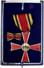 Orden und Ehrenzeichen

Deutschland

BRD, seit 1948

Bundesverdienstkreuz am Bande im Originaletui (etwas beschädigt). vorzüglich. von Sallach 3...