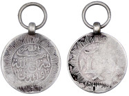 Orden und Ehrenzeichen

Afghanistan

Habibullah, 1901-1919

Silberne Habibullah-Ehrenmedaille AH 1320 = 1902. Mit Öse und Ring. 32 mm; 13,07 g. ...
