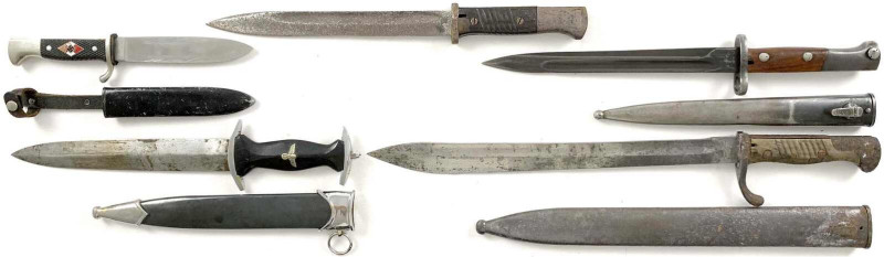 Militaria

Lots

5 Blankwaffen: 3 Seitengewehre und 2 Sammleranfertigungen (...