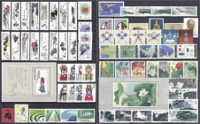Briefmarken

Ausland

China

Jahrgang 1980, komplett in postfrischer Luxuserhaltung, dabei auch alle Blöcke und Jahr des Affen, sowie das Marken...