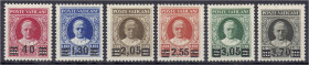 Briefmarken

Ausland

Vatikan

Provisoriensatz 1934, kompletter Satz in postfrischer Erhaltung, signiert. Fotobefund Diena >einwandfrei< Mi. 3.5...