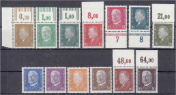 Briefmarken

Deutschland

Deutsches Reich

3 Pf. - 80 Pf. Reichspräsidenten 1928, kompletter Satz in postfrischer Erhaltung, teils Oberränder. D...