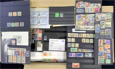 Briefmarken

Lots und Sammlungen

Sammlungen allgemein

Europa: Netter Posten in einem Karton mit immer wieder bessere Stücken z.B. Schweiz mit ...