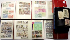 Banknoten Lots Ausland
Ca. 5900 Serienscheine, meist Österreich. In 11 Alben und Lose, viele bessere gesichtet ab 1 Gulden 1800. Verschiedene Auflage...