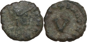 Ostrogothic Italy, Athalaric (526-534). AE Pentanummium. Rome mint. Obv. INVICTA ROMA. Helmeted and draped bust of Roma right. Rev. + D N ATHALARICVS ...