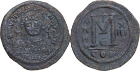 Justinian I (527-565). AE Follis, Constantinople mint. Dated RY 13 (539-540). Obv. Helmeted and cuirassed bust facing, holding globus cruciger and shi...
