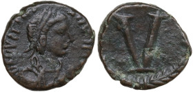 Justinian I (527-565). AE Pentanummium, Rome mint. Obv. Diademed, draped and cuirassed bust right. Rev. V (mark of value) within wreath. MIB 246 (Sici...