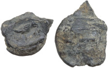 The Roman Empire. PB Seal, 1st century BC-1st century AD. D/ Bird standing right, holding cherries in the beak. R/ Uncertain. PB. 1.96 g. 14.00 mm. Ab...