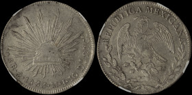 MEXICO / FIRST REPUBLIC (MEXICO CITY): 8 Reales (1833Mo MJ) in silver (0,903). Facing eagle with snake in beak on obverse. Radiant cap on reverse. Ins...