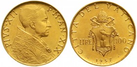 Ausländische Goldmünzen und -medaillen Italien-Kirchenstaat Pius XII., 1939-1958
100 Lire 1957. Gekröntes Wappen. 5,19 g. 900/1000.Auflage nur 2000 E...