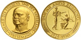 Thematische Goldmedaillen Weimarer Republik
Goldmedaille 1930. v. Glöckler, a.d. Rheinlandräumung. Kopf Gustav Stresemanns halblinks/Stehender, segne...