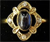 Schmuck und Accessoires aus Gold Fingerringe
Damenring Gelbgold 585 mit einem blauen Saphircabochon und 4 kl. Diamanten. 2,52 g. Ringgröße 15, Umfang...