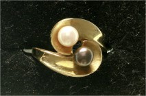 Schmuck und Accessoires aus Gold Fingerringe
Damenring Gelbgold 585 mit 2 Perlen. 3,45 g. Ringgröße 55
