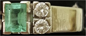 Schmuck und Accessoires aus Gold Fingerringe
Damenring Weißgold 585 mit Smaragd im Baguetteschliff (ca. 0,3 ct) und zwei Brillanten zu je ca. 0,05 ct...