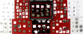 Lots antiker Münzen Römer Kaiserzeit
Interessante Sammlung von Augustus bis Aurelian. 112 Münzen. Denare, Sesterzen, Asses, etc. bis zu den Antoninia...