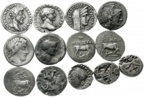 Lots antiker Münzen Allgemein
13 Silbermünzen: Denare der Röm. Republik (4X), Kaiserzeit (Trajan und Marc Aurel), 3 Drachmen Illyrien, 2 Prägungen de...