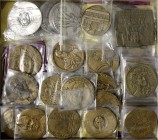 Ausländische Münzen und Medaillen Polen Lots
Sammlung von 51 versch., großformatigen Bronzemedaillen aus der Zeit der Volksrepublik. U.a. Numismatik,...