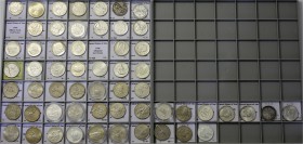 Ausländische Münzen und Medaillen Vereinigte Staaten von Amerika Lots
Sammlung Halfdollars auf 2 Beba-Tabletts. 57 Stück: 4 Kursmünzen ab 1840, 51 Ge...