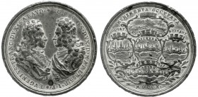 Römisch Deutsches Reich Haus Habsburg Josef I., 1705-1711
Zinnmedaille mit Kupferstift 1710 von P.H. Müller. Auf die Eroberung von Donay, St. Venant,...