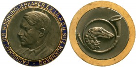 Medaillen Drittes Reich
Zinkmedaille mit emailliertem Messingrand o.J. Fachschaft der Windhundliebhaber e.V. i.d. R.D.H. Sitz Nürnberg. Büste Hitler ...