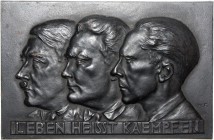 Medaillen Drittes Reich
Einseitige, rechteckige Eisengussplakette o.J. von W.F., bei Lauchhammer. Gestaffelte Büsten Hitler, Göring und Goebbels. 150...