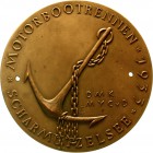 Medaillen Drittes Reich
Eins. Bronzeplakette 1933 des DMK / MYC v D a.d. Motorbootrennen auf dem Scharmützelsee (Brandenburg). 2 Bef.-bohrungen, 74 m...