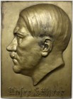 Medaillen Drittes Reich
Bronzeguss-Relief-Plakette 1938 von Leander Hofmann. Kopf Adolf Hitler l., darunter "Unser Führer". 27 X 37 cm.
vorzüglich