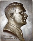 Medaillen Drittes Reich
Eins. Bronzegussplakette 1939 unsign. Erhabenes Brb. Hitlers mit Hemd, Jacket und Krawatte n.r., seitl. u.l.: München / 8. No...