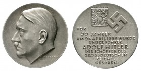 Medaillen Drittes Reich
Silbermedaille 1939 von Krischker Zum 50. Geb. Hitlers. 36 mm; 24,66 g. Rand: Pr. Staatsmünze Berlin, Halbmond, 835. Colbert/...