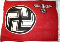 Militaria Sonstige militär. Gegenstände
Reichsdienstflagge (1935-1945). Baumwolle, 83 X 150 cm. im Weiß verwaschen