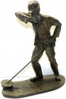 Varia Skulpturen und Plastiken
Bronzefigur eines Arbeiters auf gepflasterter Straße, einen Gullideckel anhebend und mit der Rechten den aufsteigenden...