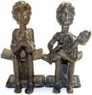 Varia Skulpturen und Plastiken
2 Bronzeguss-Figuren: Darstellung häuslicher Szenen aus Tansania. Sitzende Frau bei der Bearbeitung eines Objektes, si...
