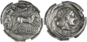 GRÈCE ANTIQUE - GREEK
Sicile, Syracuse, Hiéron Ier (477-466 av. J.-C.). Tétradrachme ND (c.478-475 av. J.-C.) et Boehr.175.
Boehr.245 ; Argent - 17,...