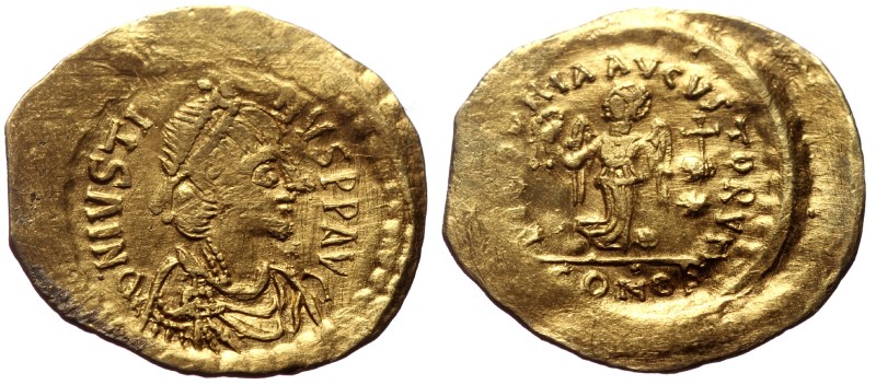 Justin I (518-527) AV Tremissis (Gold, 17mm, 1.44g), Constantinople.
Obv: D N I...