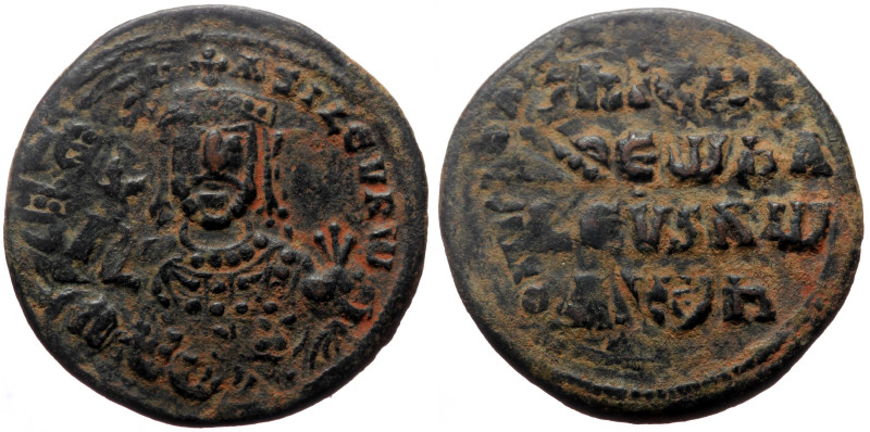 Nicephorus II Phocas (963-969) AE Follis (Bronze, 7.98g, 27mm) Constantinople.
O...