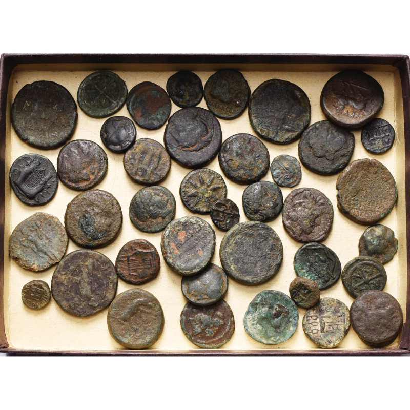 MACEDOINE, lot de 41 bronzes, dont: Akanthos, T. d'Athéna/A-K-A-N dans un carré ...